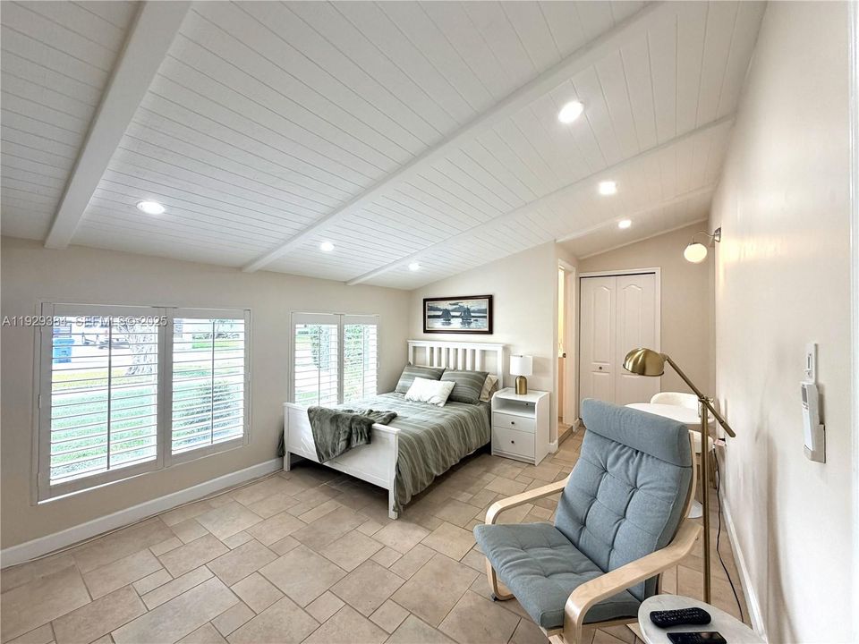 For Rent: $1,400 (0 beds, 1 baths, 313 Square Feet)