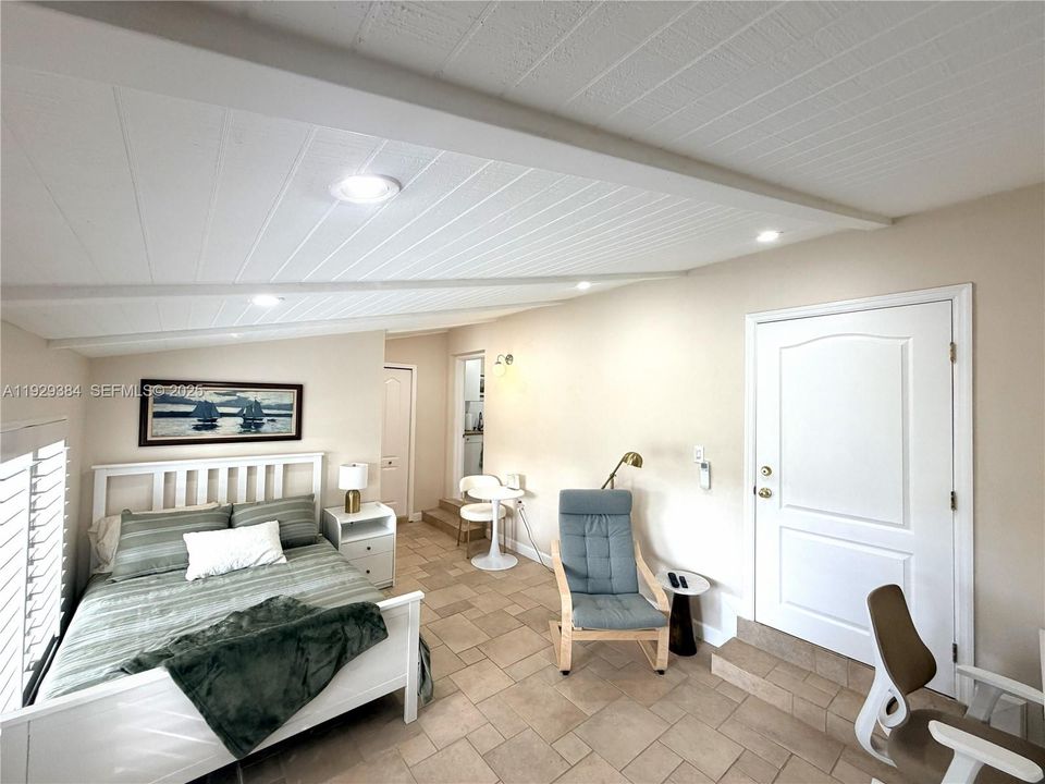 For Rent: $1,400 (0 beds, 1 baths, 313 Square Feet)