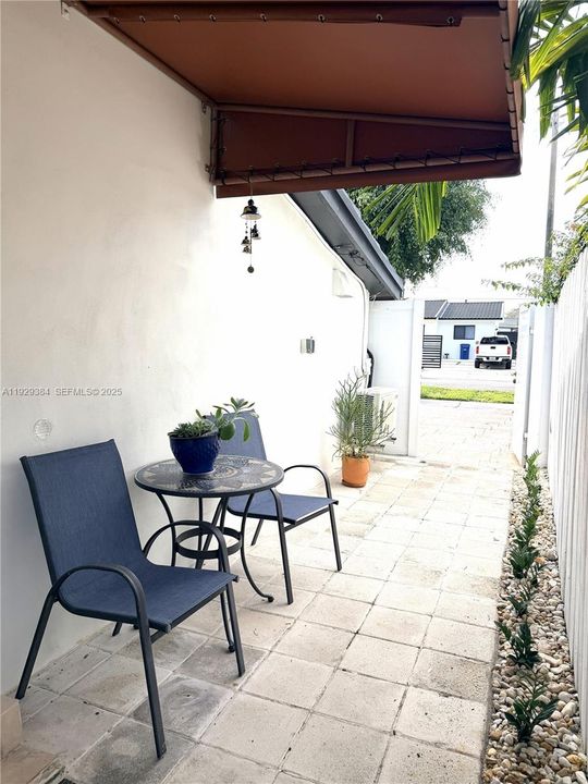 For Rent: $1,400 (0 beds, 1 baths, 313 Square Feet)