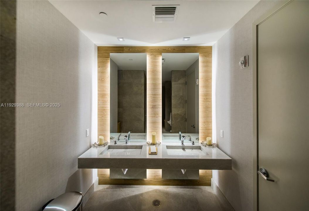 出租: $3,100 (0 贝兹, 1 浴室, 442 平方英尺)