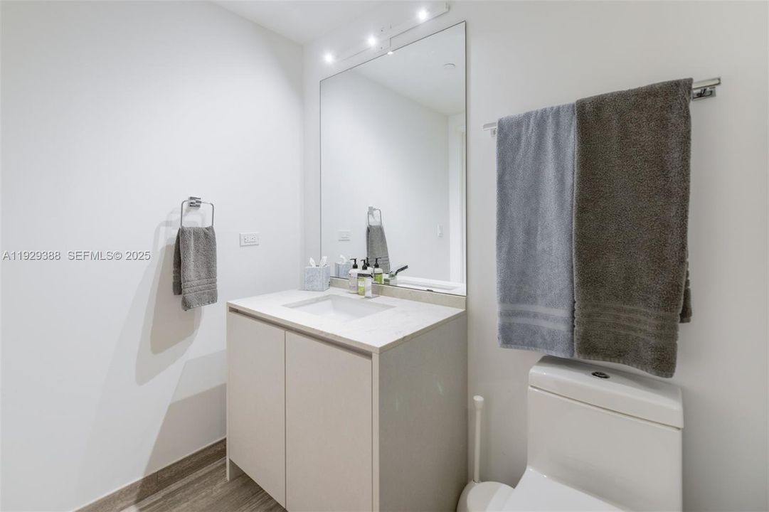 出租: $3,100 (0 贝兹, 1 浴室, 442 平方英尺)