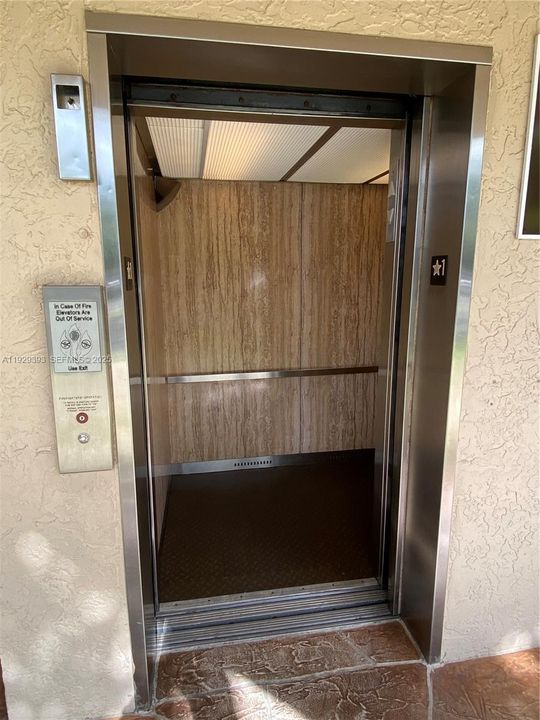 For Rent: $2,295 (2 beds, 2 baths, 940 Square Feet)