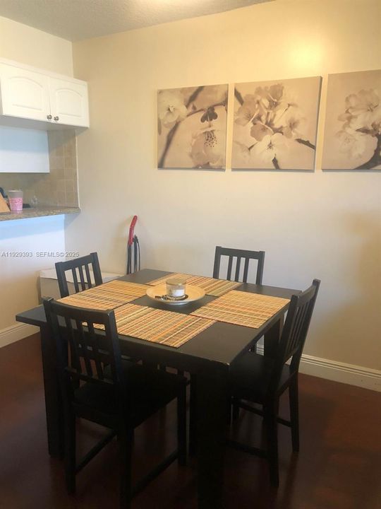 For Rent: $2,295 (2 beds, 2 baths, 940 Square Feet)