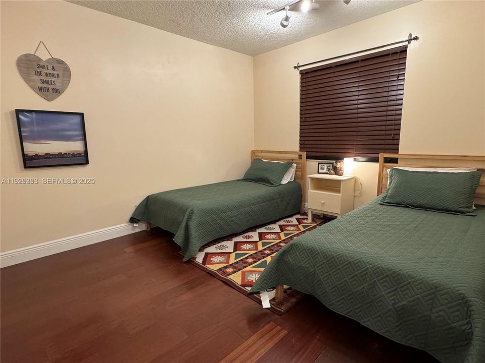 For Rent: $2,295 (2 beds, 2 baths, 940 Square Feet)