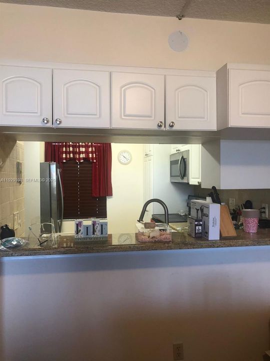 For Rent: $2,295 (2 beds, 2 baths, 940 Square Feet)