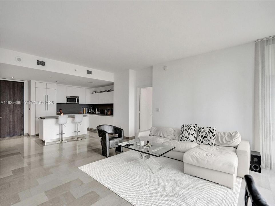 For Rent: $5,500 (1 beds, 1 baths, 994 Square Feet)