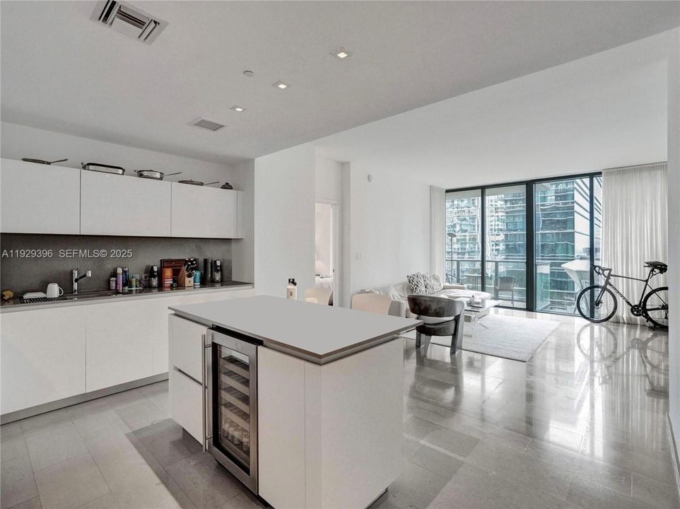 For Rent: $5,500 (1 beds, 1 baths, 994 Square Feet)