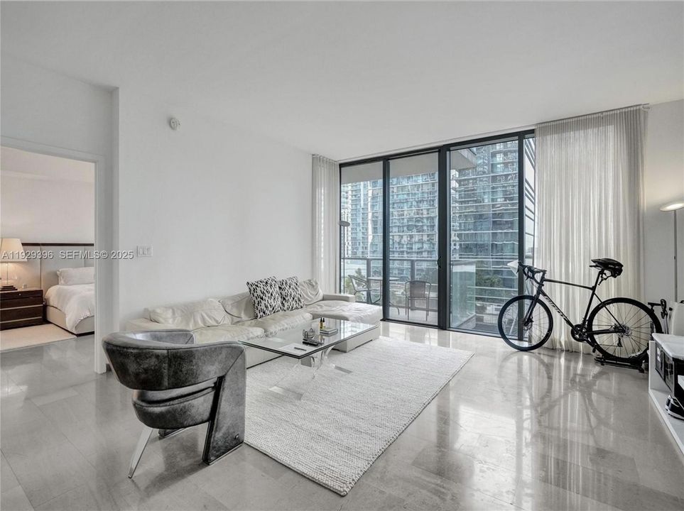 For Rent: $5,500 (1 beds, 1 baths, 994 Square Feet)