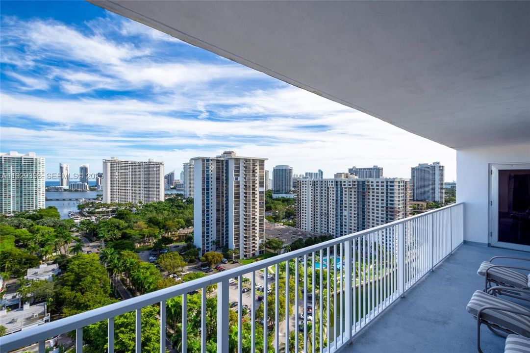 待售: $399,500 (2 贝兹, 2 浴室, 2132 平方英尺)