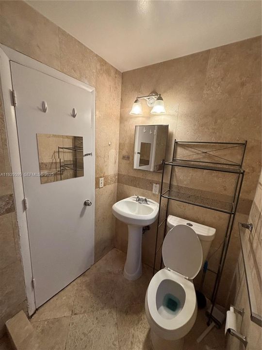 В аренду: $1,700 (0 спален, 1 ванн, 600 Квадратных фут)