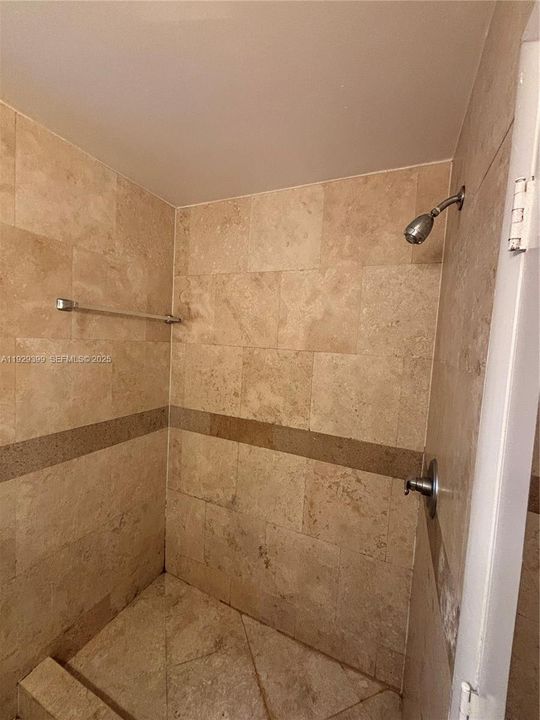 В аренду: $1,700 (0 спален, 1 ванн, 600 Квадратных фут)