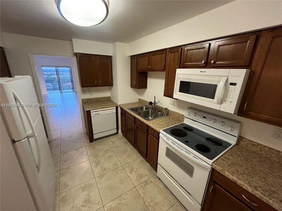 For Rent: $1,700 (2 beds, 2 baths, 900 Square Feet)