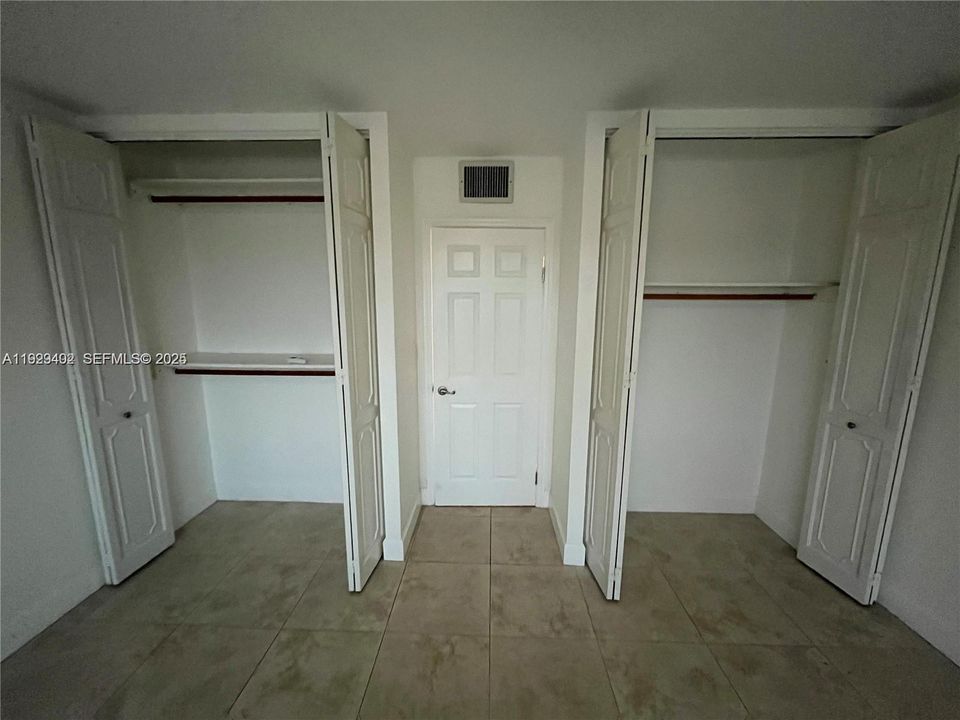 For Rent: $1,700 (2 beds, 2 baths, 900 Square Feet)