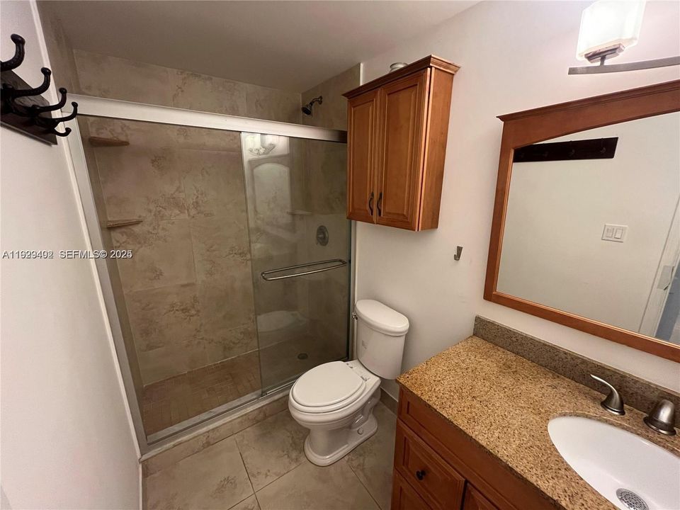 For Rent: $1,700 (2 beds, 2 baths, 900 Square Feet)