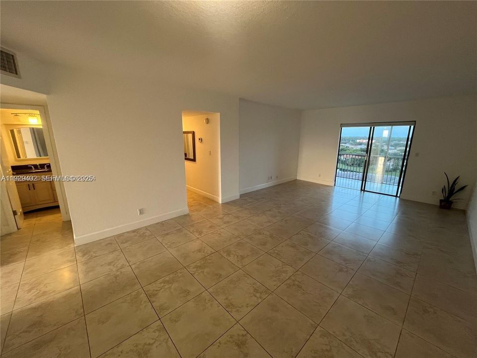 For Rent: $1,700 (2 beds, 2 baths, 900 Square Feet)
