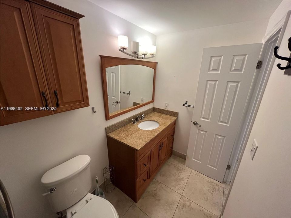 For Rent: $1,700 (2 beds, 2 baths, 900 Square Feet)