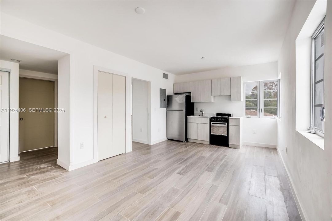 For Rent: $1,850 (2 beds, 1 baths, 598 Square Feet)