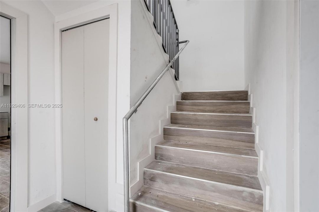 For Rent: $1,850 (2 beds, 1 baths, 598 Square Feet)