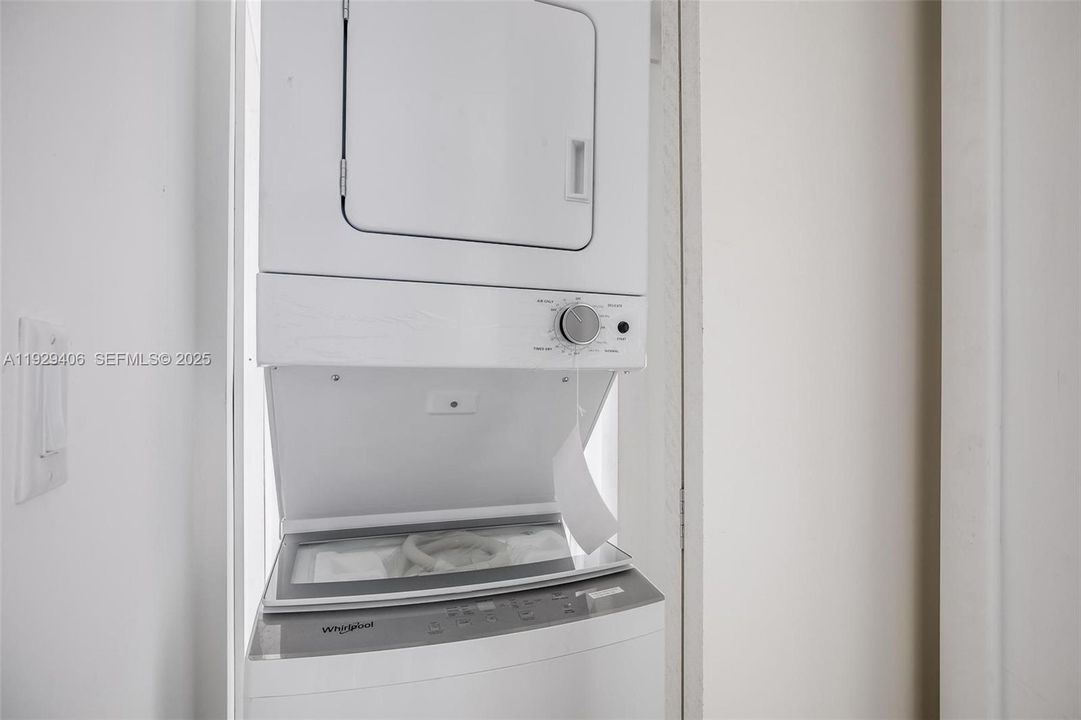 For Rent: $1,850 (2 beds, 1 baths, 598 Square Feet)