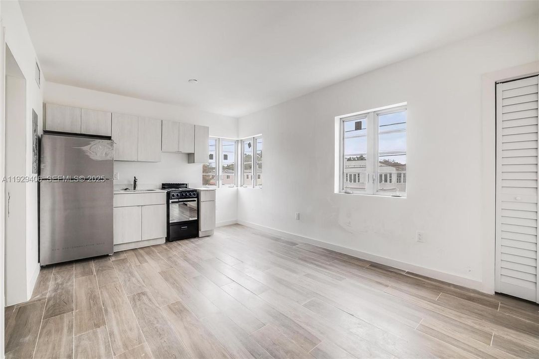 For Rent: $1,850 (2 beds, 1 baths, 598 Square Feet)