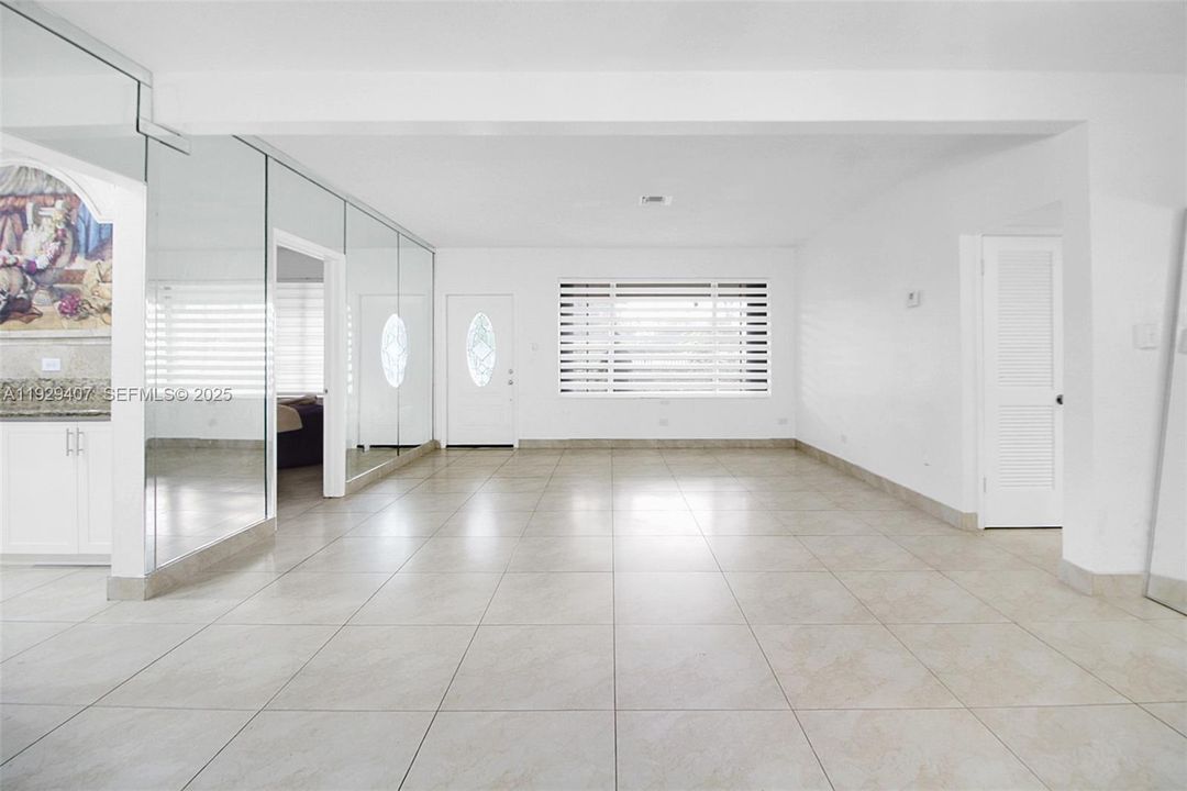 待售: $725,000 (4 贝兹, 3 浴室, 1965 平方英尺)