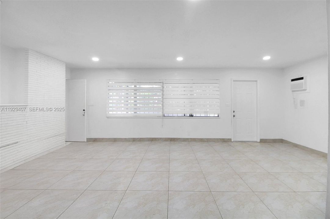 待售: $725,000 (4 贝兹, 3 浴室, 1965 平方英尺)