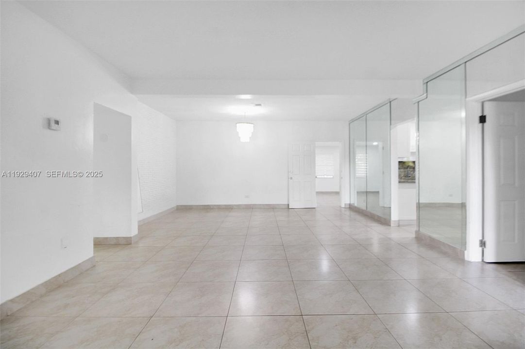 待售: $725,000 (4 贝兹, 3 浴室, 1965 平方英尺)