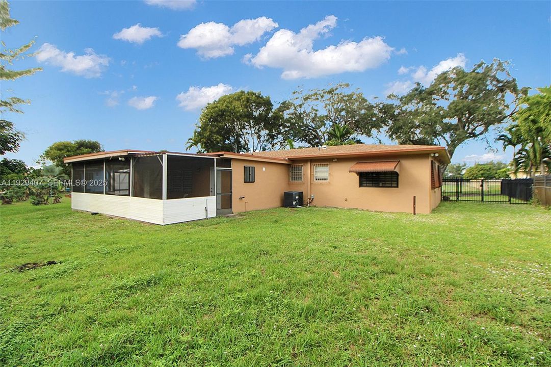 待售: $725,000 (4 贝兹, 3 浴室, 1965 平方英尺)