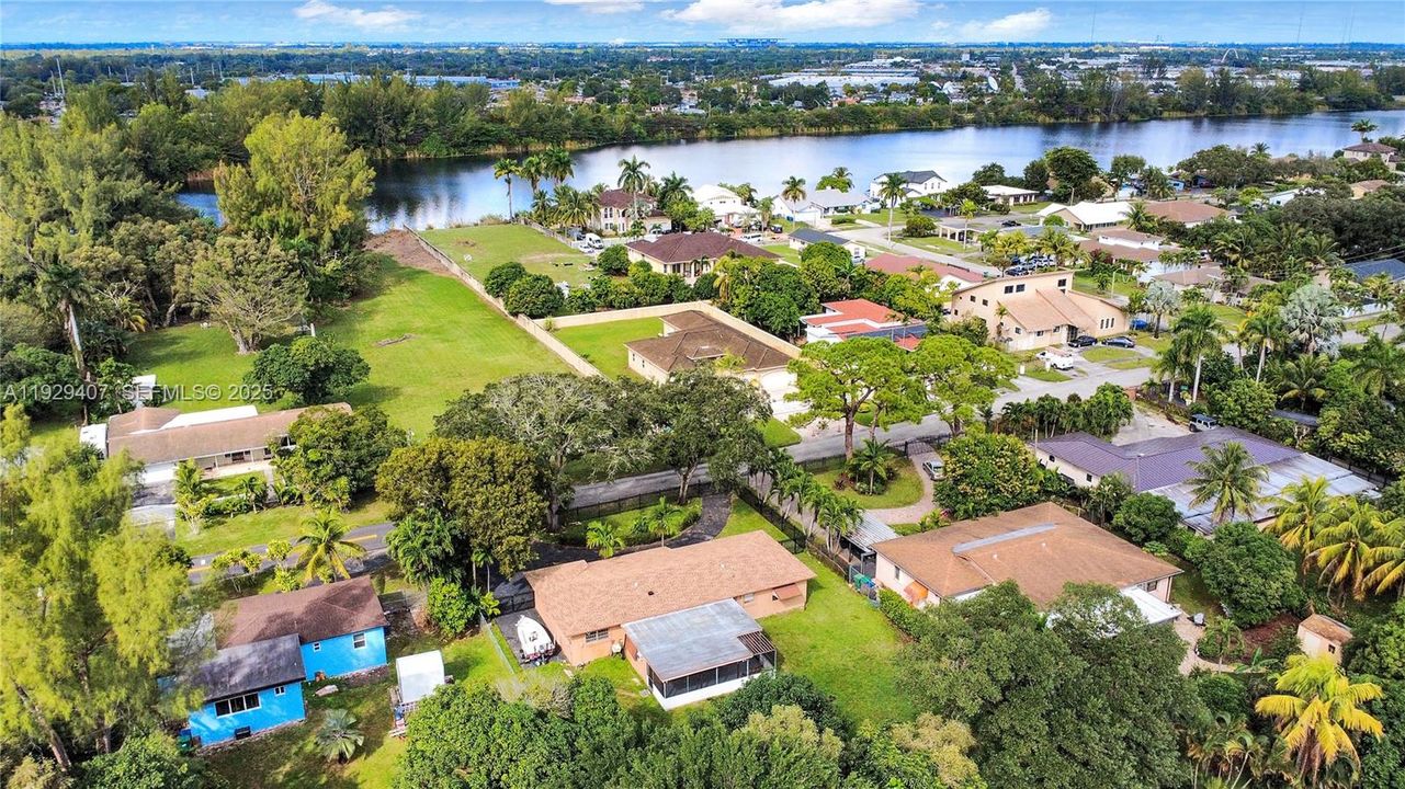 待售: $725,000 (4 贝兹, 3 浴室, 1965 平方英尺)