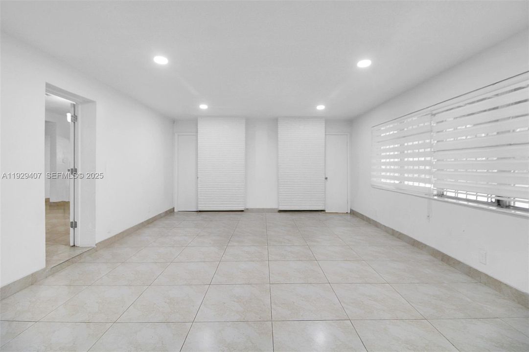 待售: $725,000 (4 贝兹, 3 浴室, 1965 平方英尺)