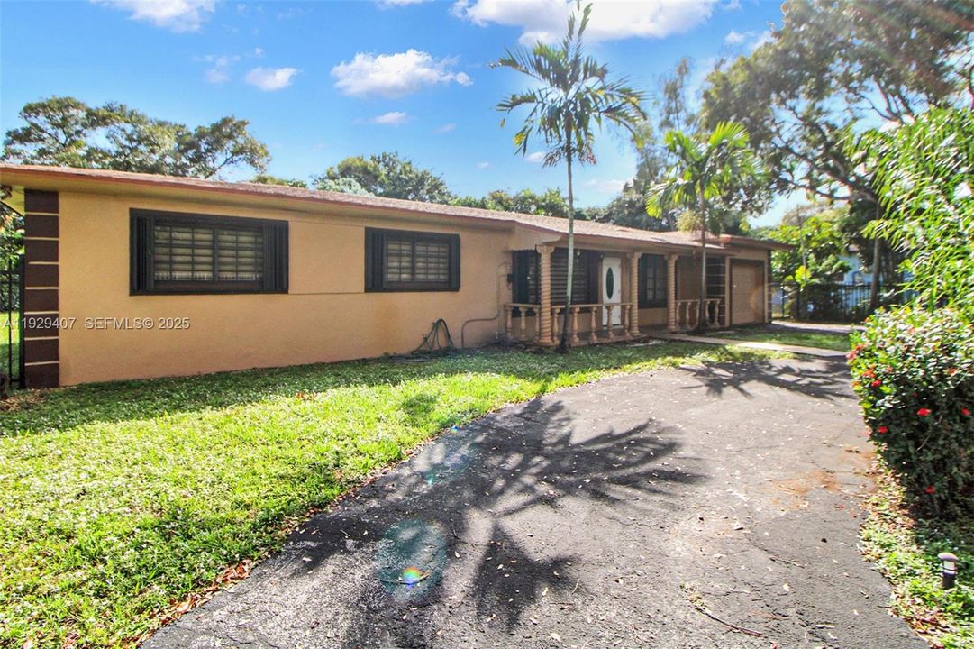 待售: $725,000 (4 贝兹, 3 浴室, 1965 平方英尺)