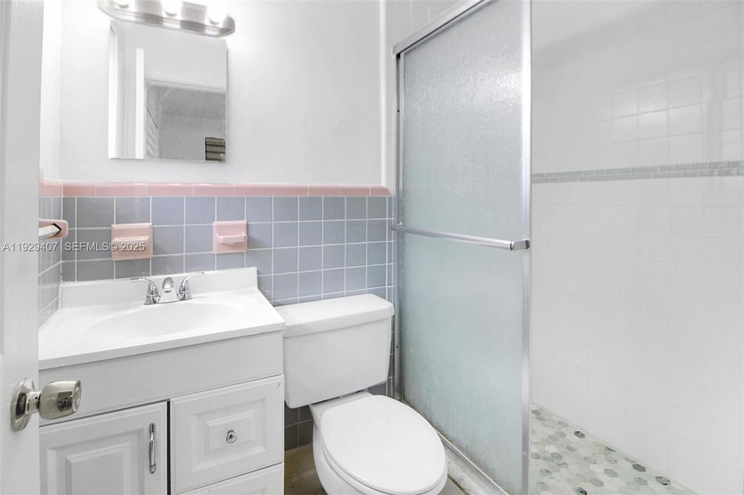 待售: $725,000 (4 贝兹, 3 浴室, 1965 平方英尺)