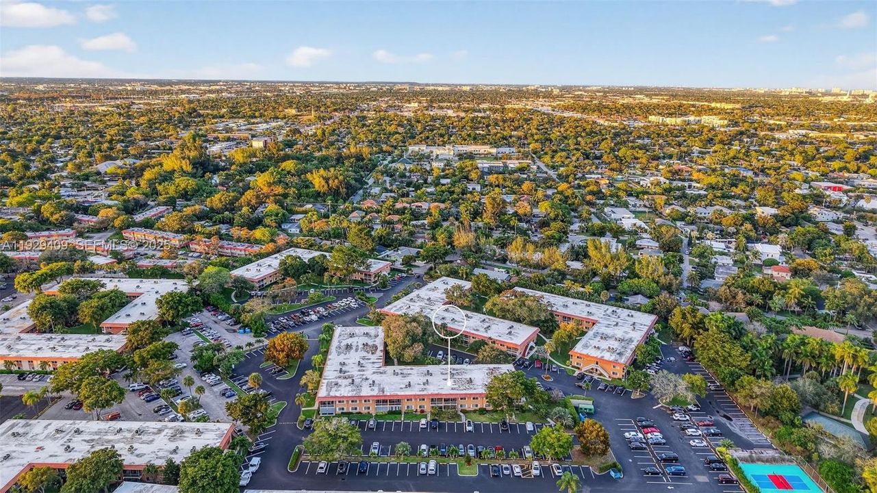 En Venta: $275,000 (2 camas, 2 baños, 1200 Pies cuadrados)