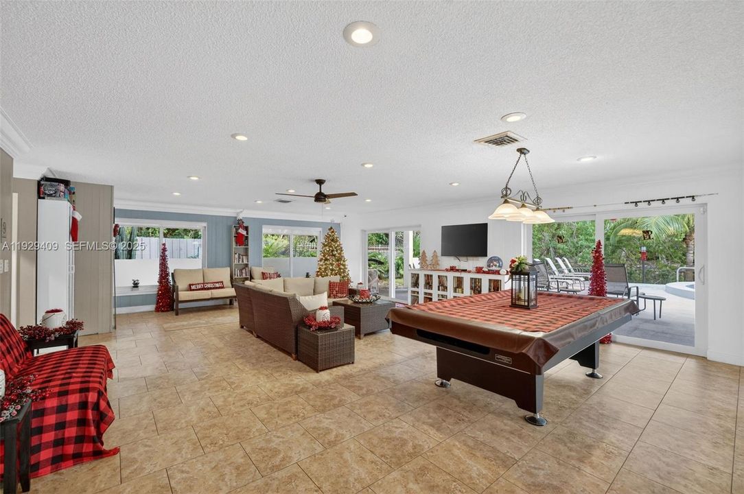 Clubhouse / Pool Table