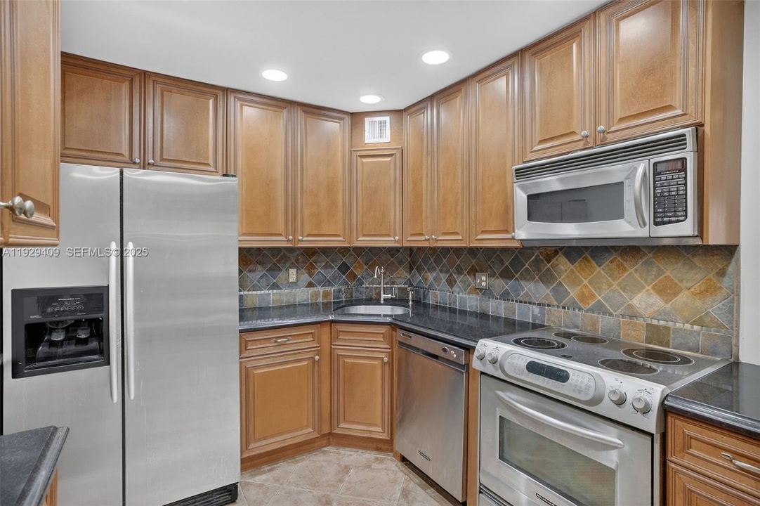 En Venta: $275,000 (2 camas, 2 baños, 1200 Pies cuadrados)