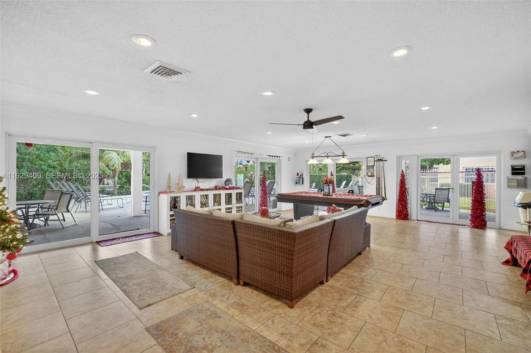 Clubhouse / Pool Table