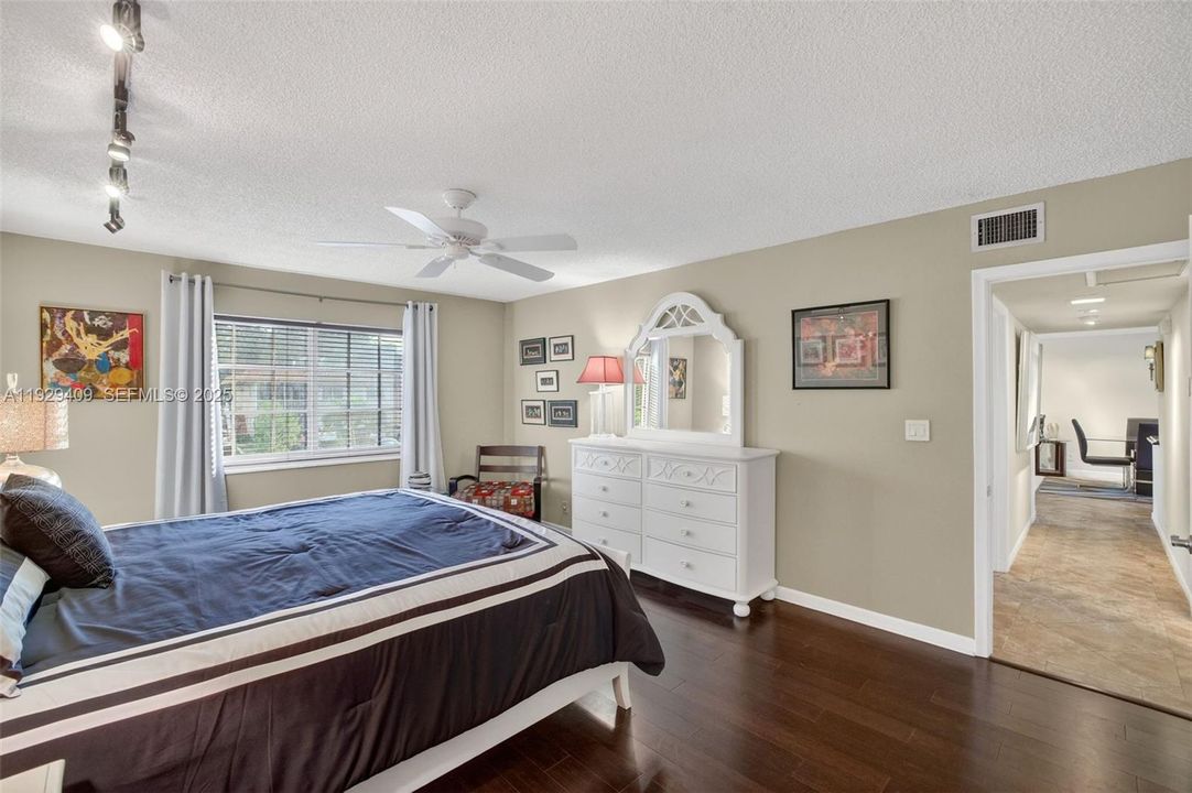 Oversized Primary w/ impact windows