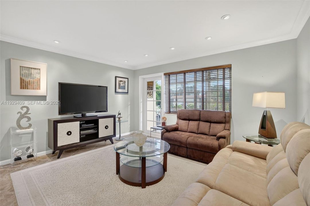 En Venta: $275,000 (2 camas, 2 baños, 1200 Pies cuadrados)