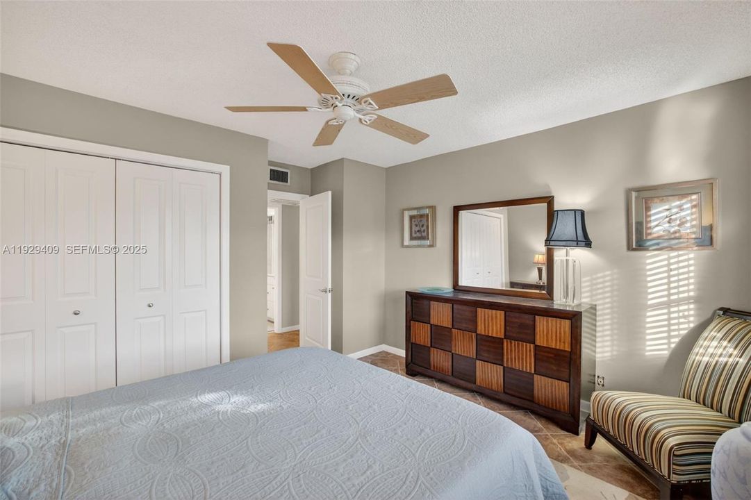 En Venta: $275,000 (2 camas, 2 baños, 1200 Pies cuadrados)