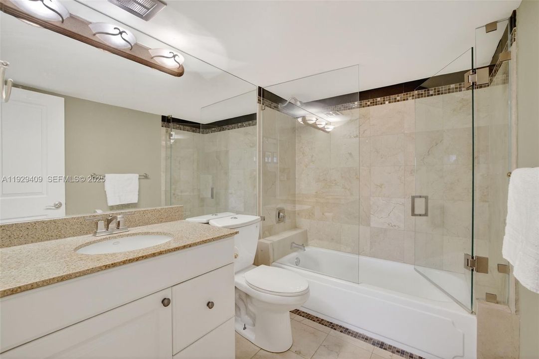 En Venta: $275,000 (2 camas, 2 baños, 1200 Pies cuadrados)