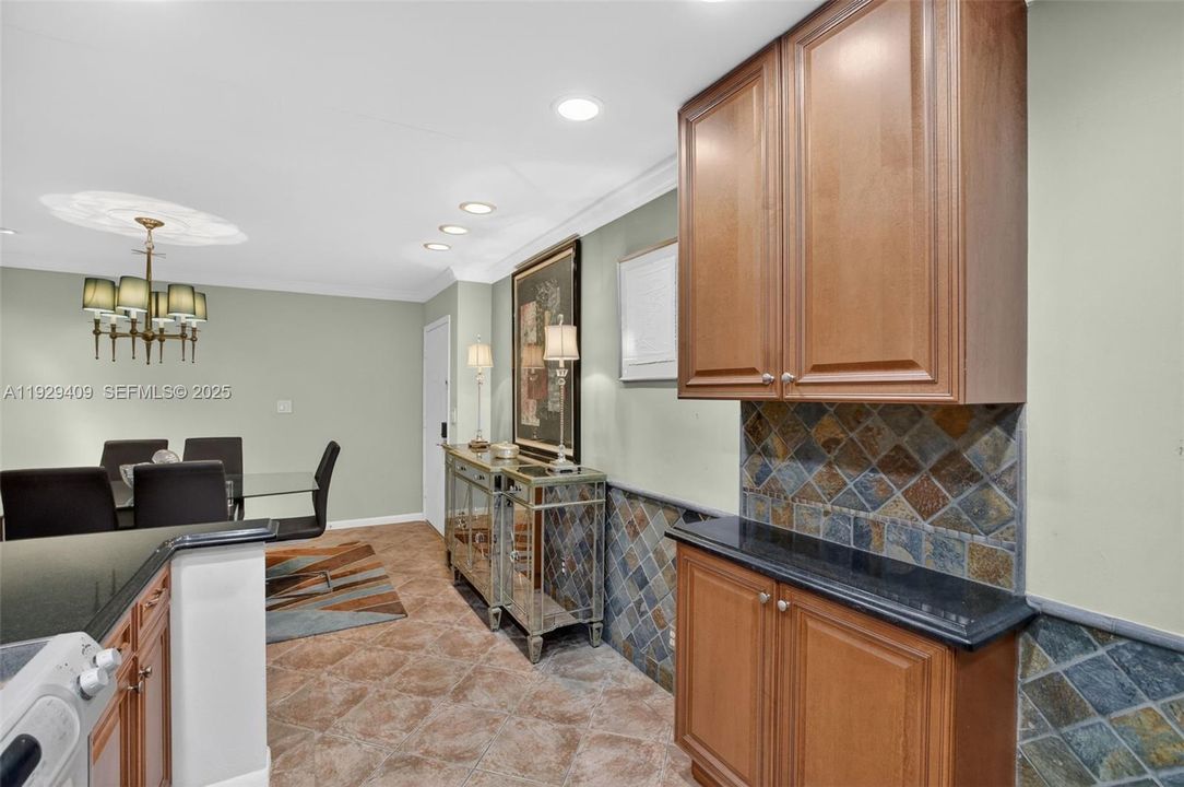 En Venta: $275,000 (2 camas, 2 baños, 1200 Pies cuadrados)