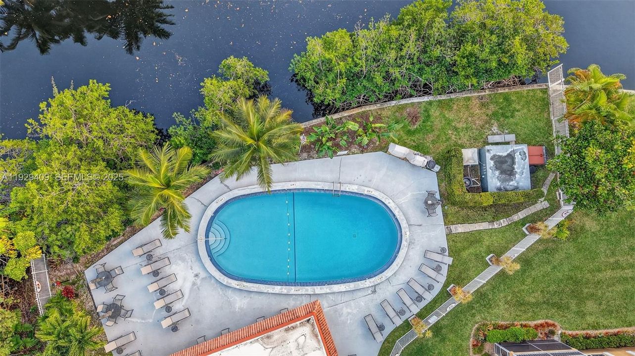 En Venta: $275,000 (2 camas, 2 baños, 1200 Pies cuadrados)