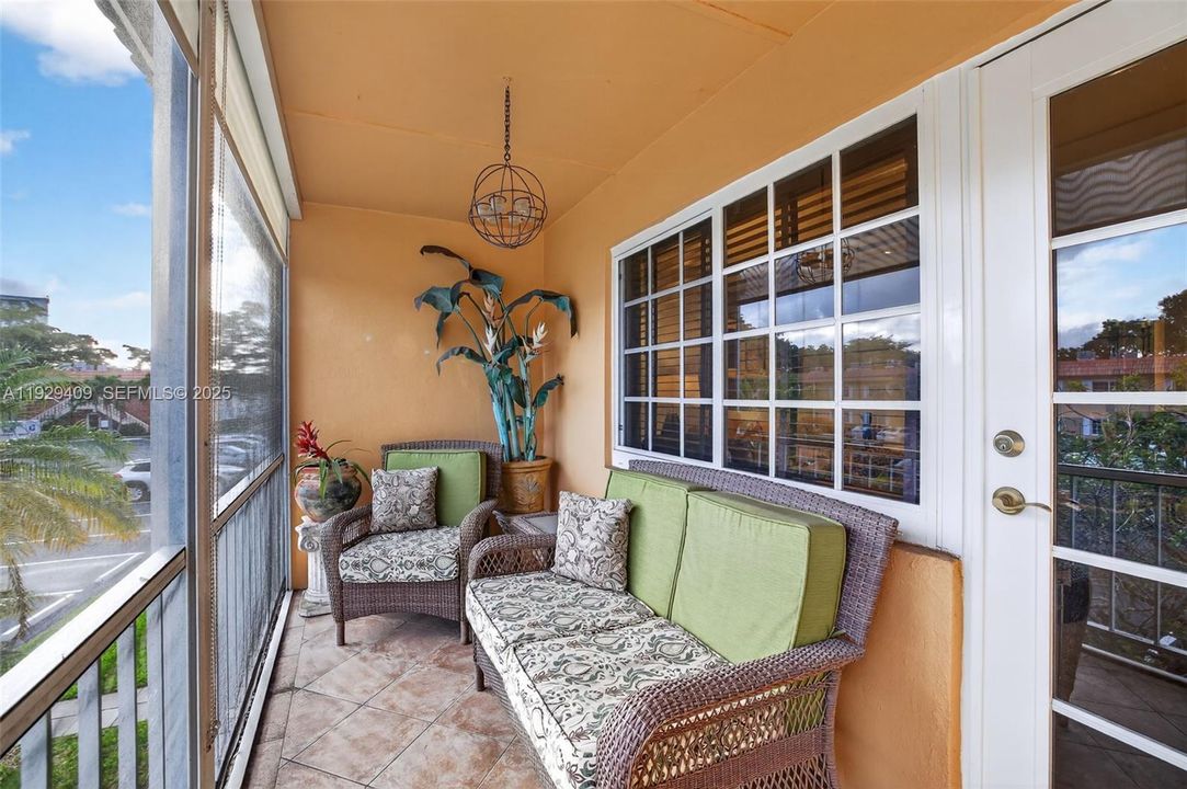 En Venta: $275,000 (2 camas, 2 baños, 1200 Pies cuadrados)