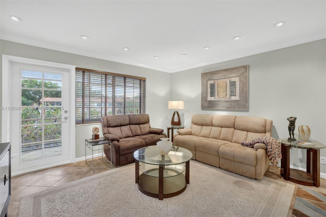 En Venta: $275,000 (2 camas, 2 baños, 1200 Pies cuadrados)