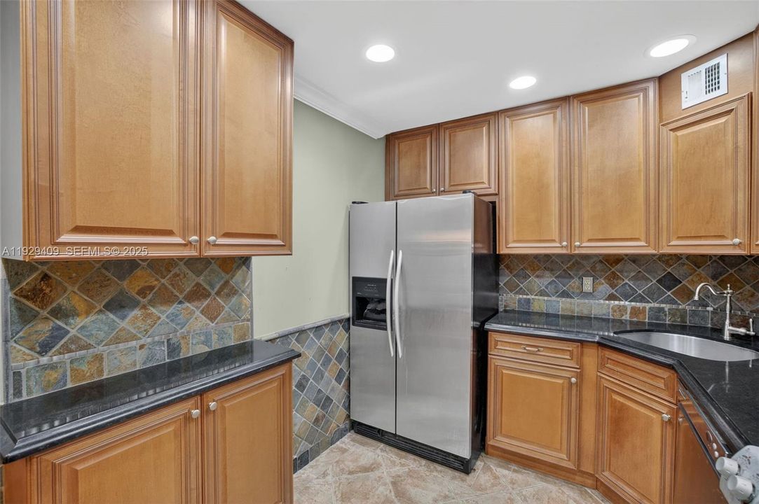 En Venta: $275,000 (2 camas, 2 baños, 1200 Pies cuadrados)