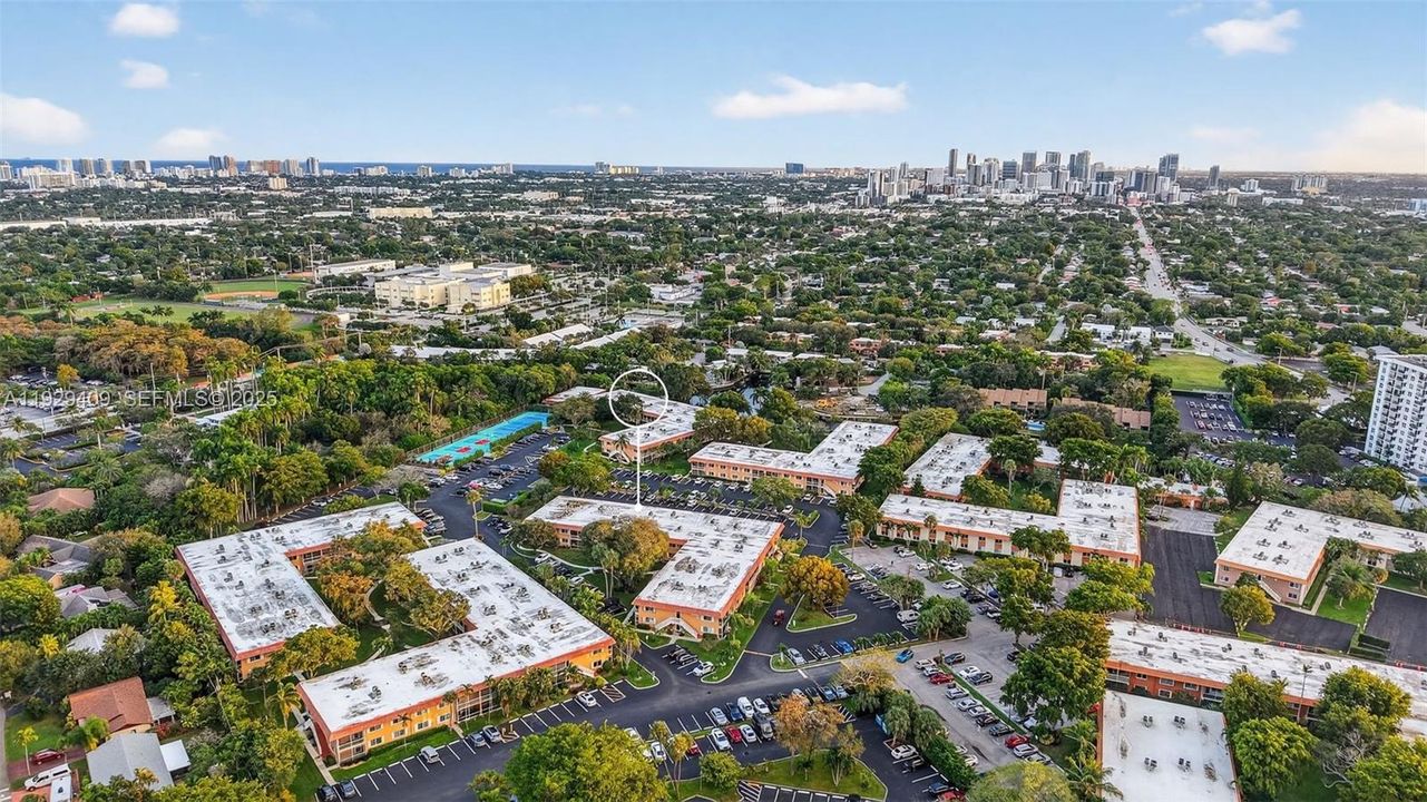 Close proximity to downtown Fort Lauderdale and OCEAN!