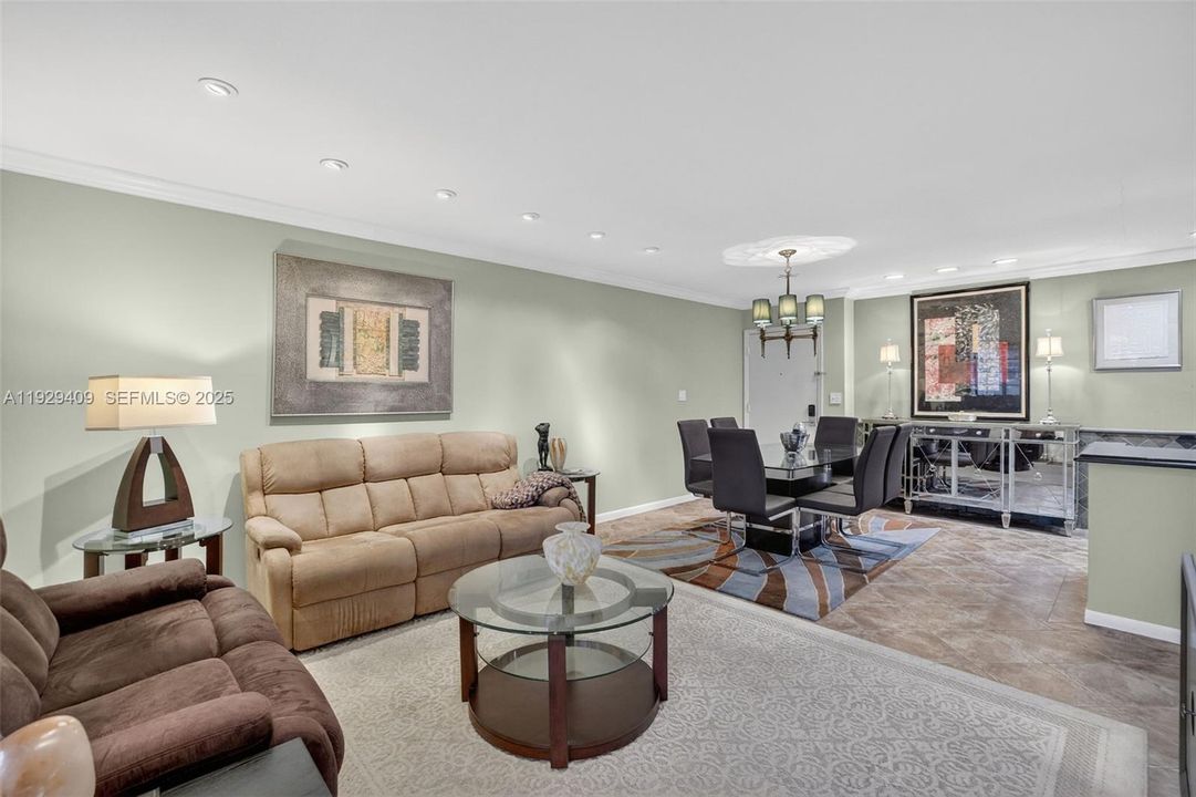 En Venta: $275,000 (2 camas, 2 baños, 1200 Pies cuadrados)