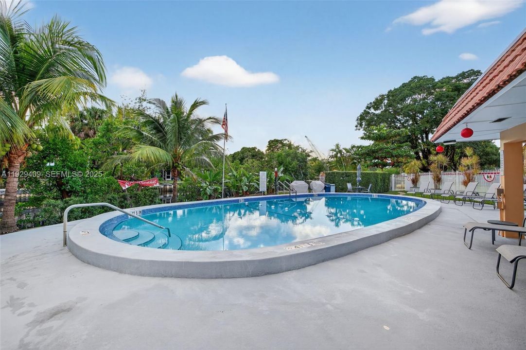 En Venta: $275,000 (2 camas, 2 baños, 1200 Pies cuadrados)