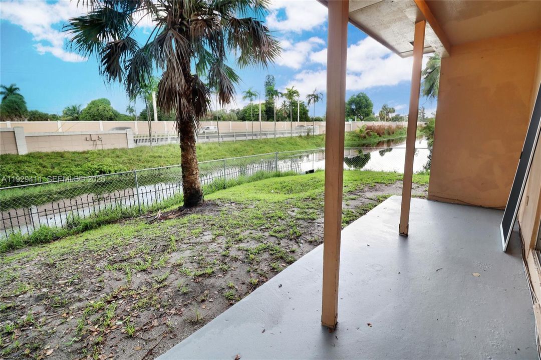 待售: $395,000 (4 贝兹, 1 浴室, 1147 平方英尺)