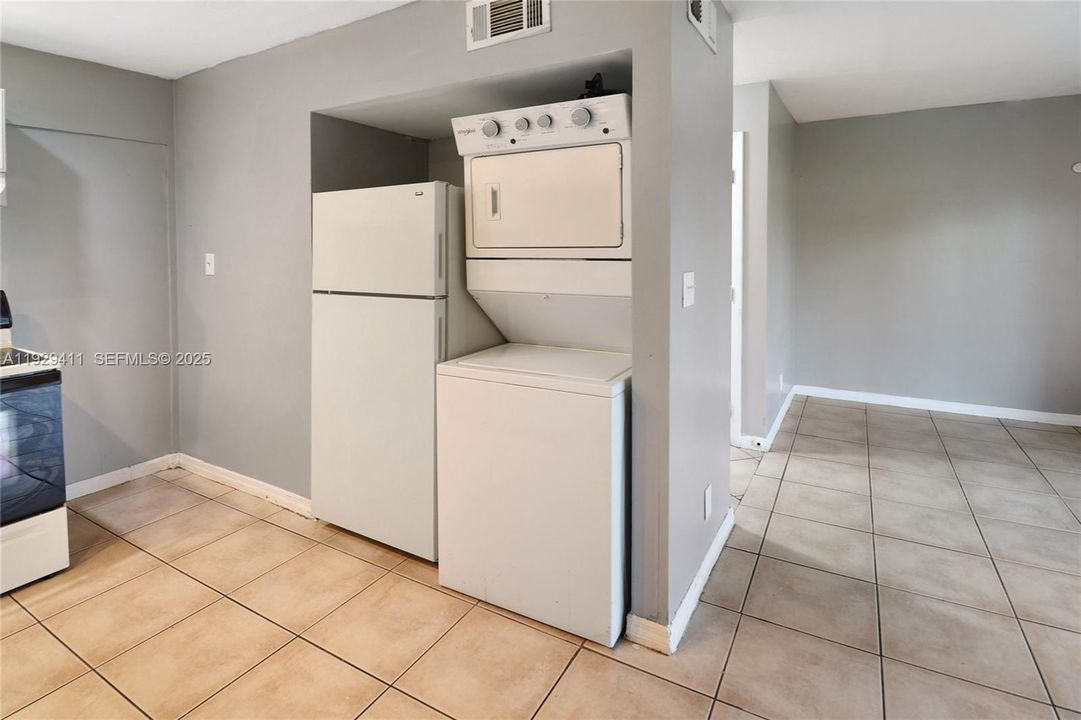 待售: $395,000 (4 贝兹, 1 浴室, 1147 平方英尺)